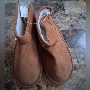 GAP kid’s Slip-On Boots